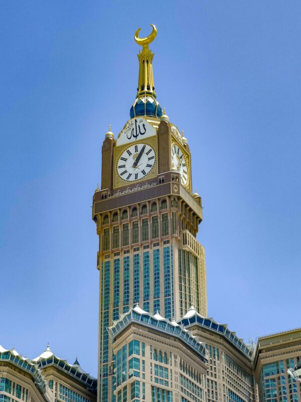 Majestic view of Abraj Al Bait Towers in Mecca, Saudi Arabia, showcasing the grandeur of Islamic architecture.